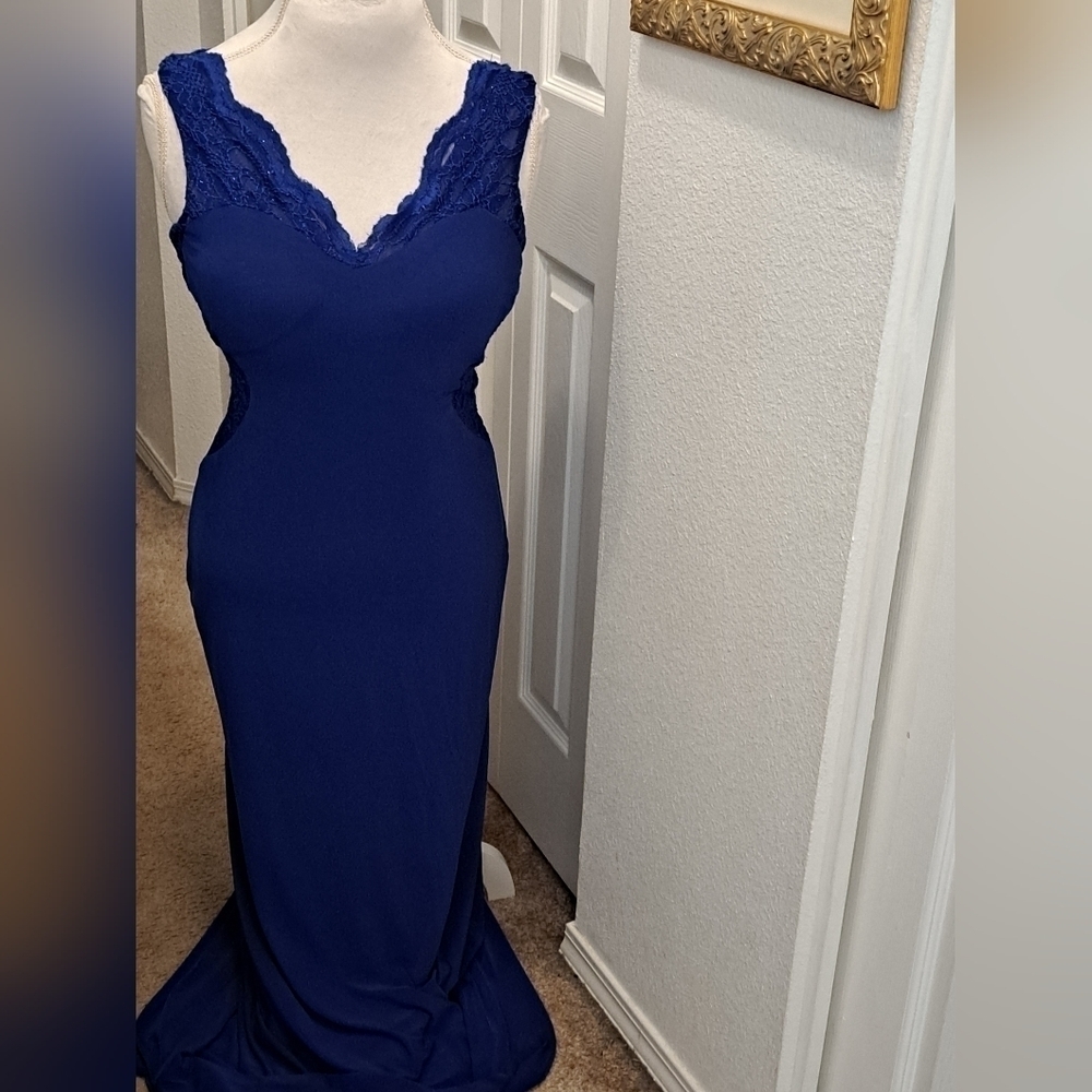 Morgan & Co. Navy Blue Formal Gown Size 7/8